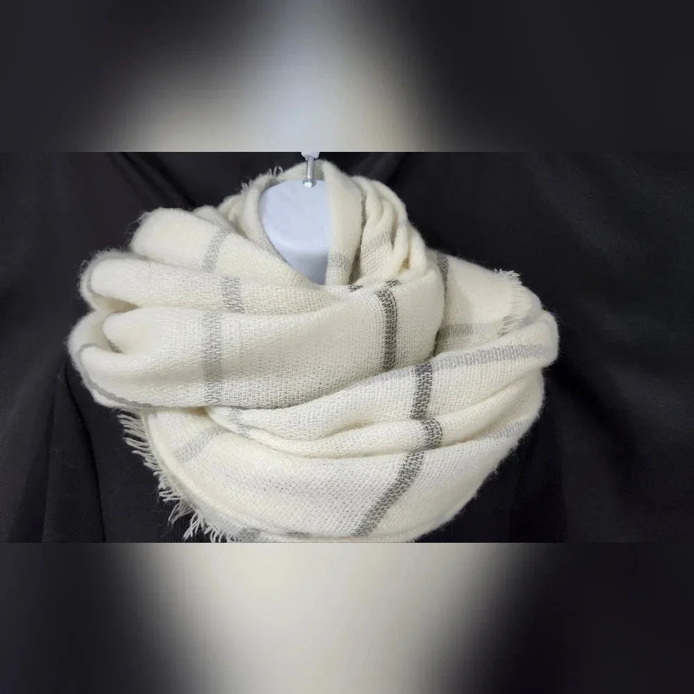 Ivory Gray Quiet Luxury Minimalist Knit Blanket Scarf Wrap‎ Plaid Raw Edge